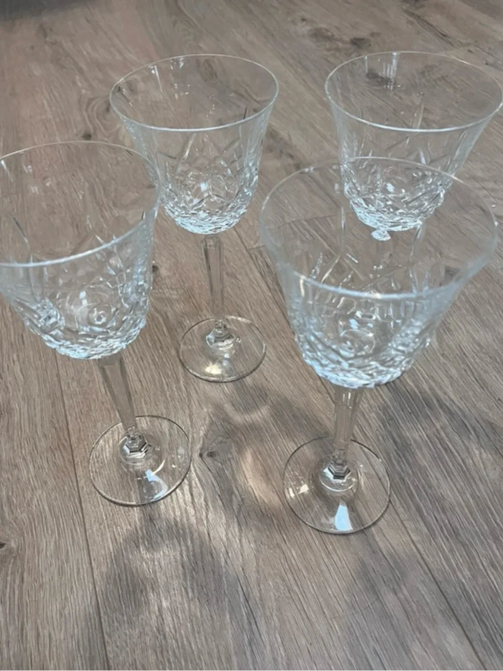 Lot of 4 stemmed glassware (M2)